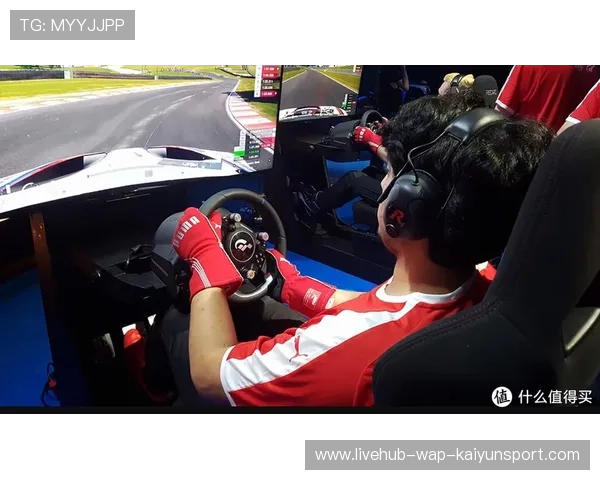 赛车手方向盘掉了！依然冲线